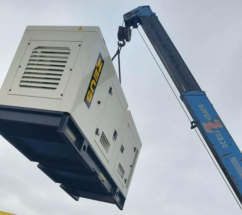 Дизельный генератор Zeus AD80-T400R для строительства