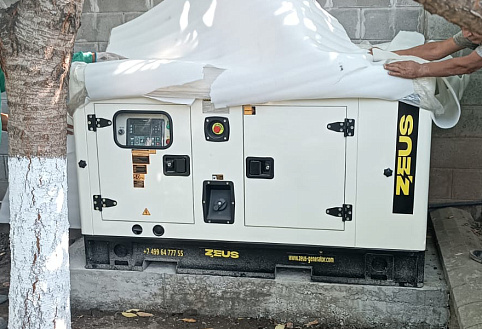 Дизельный генератор Zeus 20 кВт на базе двигателя Ricado в шумозащитном кожухе с АВР и ПОЖ в частный дом Дизельный генератор Zeus 20 кВт на базе двигателя Ricado в шумозащитном кожухе с АВР и ПОЖ в частный дом