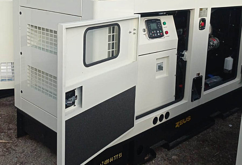 Дизельный генератор Zeus 110 кВт в кожухе, на базе промышленного двигателя Cummins Дизельный генератор Zeus 110 кВт в кожухе, на базе промышленного двигателя Cummins