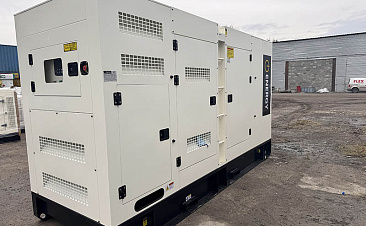 Дизельный генератор ENERGY с мощностью 400 кВт в кожухе для торгового дома